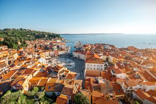 Vista de la ciudad de Piran, en la costa del mar Adriático 