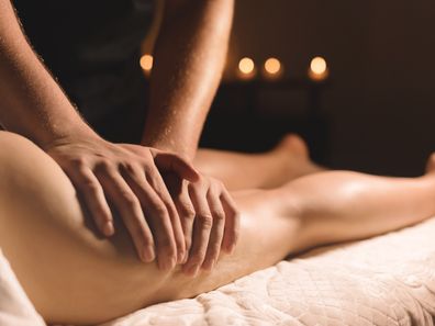 Un masaje ayurvédico para desbloquear los tejidos.