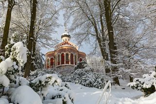 Iglesia ortodoxa rusa de St Vladimir en Mariánské Lázně en invierno 